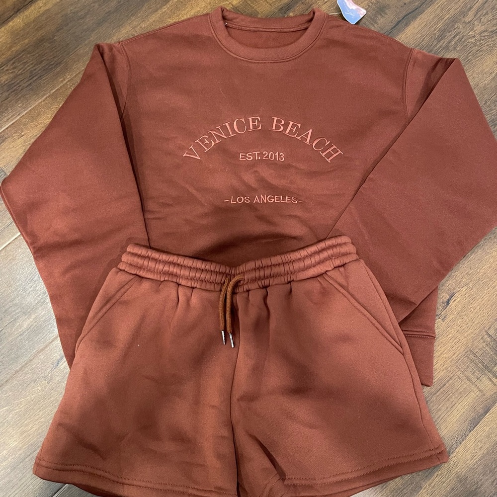 Venice Beach sweatshirt and shorts set. Size large.
